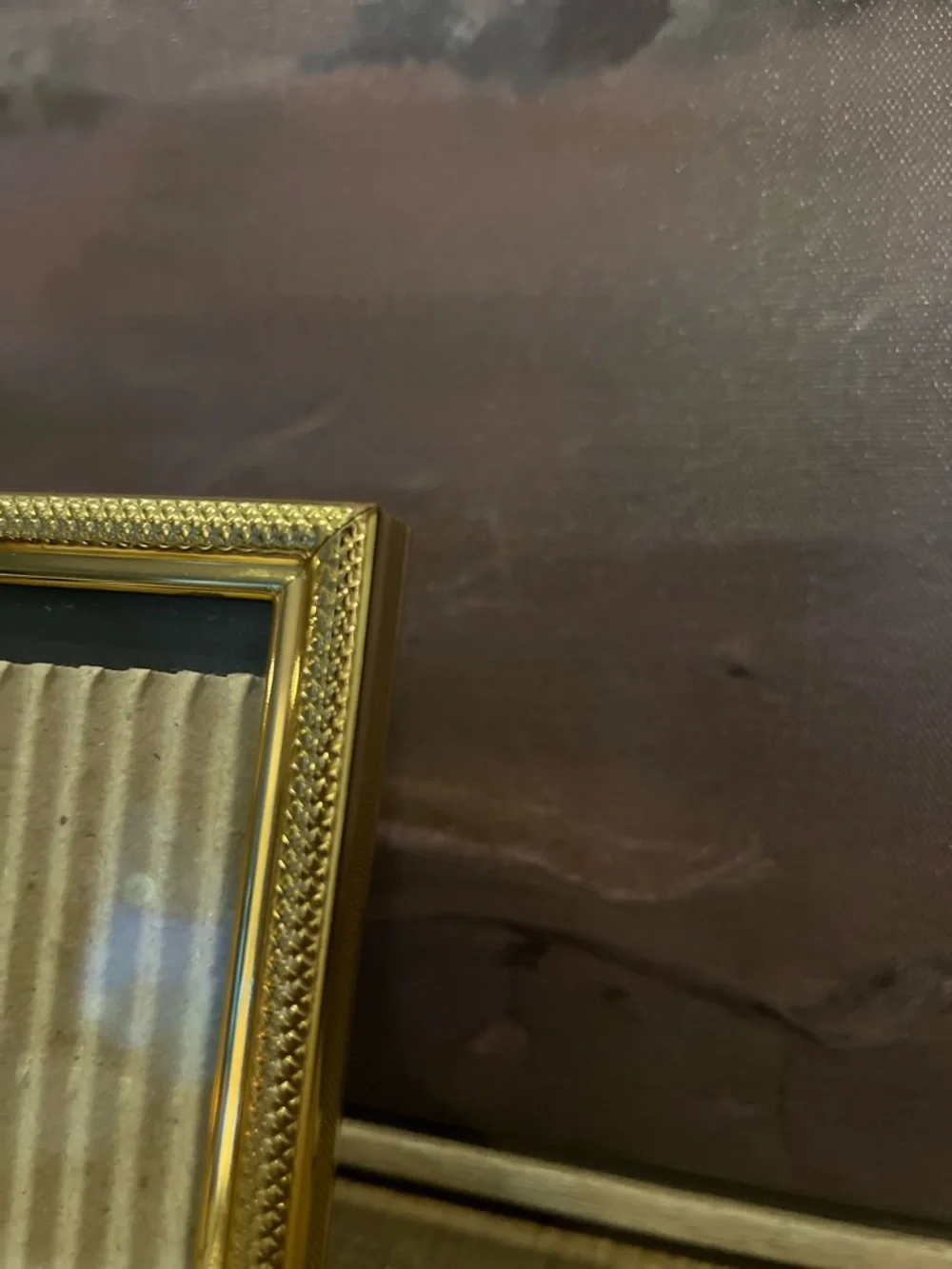 Small Gold Tone Metal Picture Frame 3x4 Photo Edge Detail